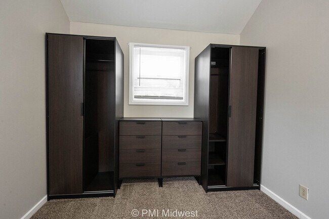 Building Photo - Cozy 1-Bedroom Gem in Indianapolis with Spacious Living – 750 Sq Ft!