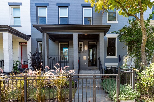 Building Photo - Rare Gem in LeDroit Park w/ Parking!
