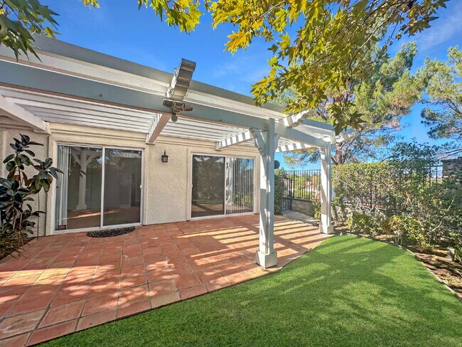 Building Photo - Welcome to this Charming Single-Story Home...