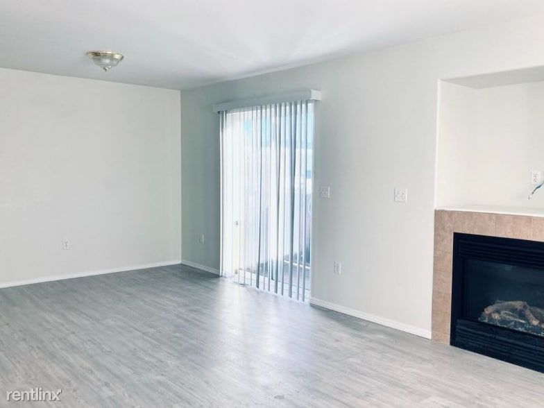 Building Photo - 11719 E Mansfield Ave