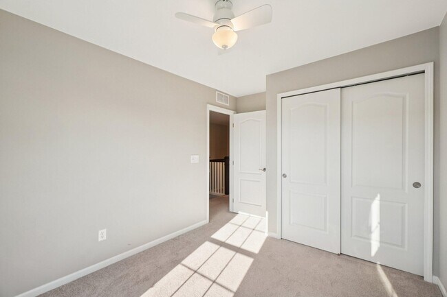 Building Photo - 202 N Sydney Ct