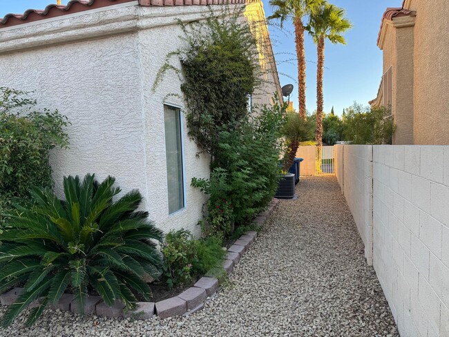 Building Photo - 8800 Crescent Ridge Ln