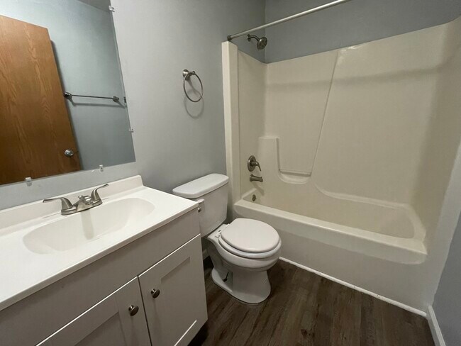 Building Photo - 302 Stone Creek Dr