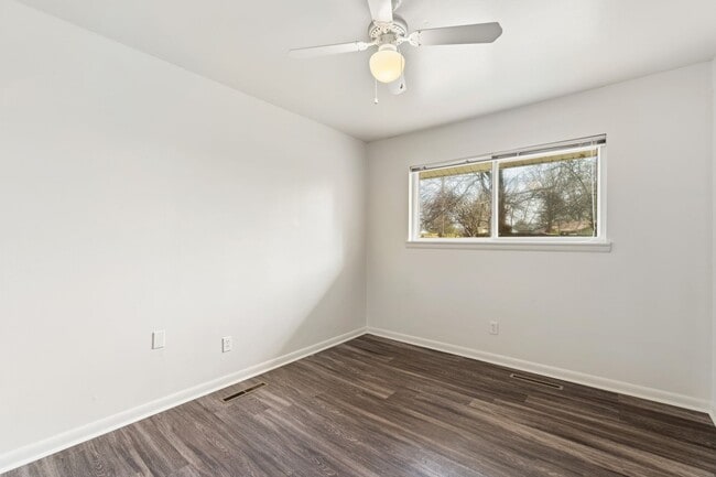 Building Photo - 1606 Savannah Dr