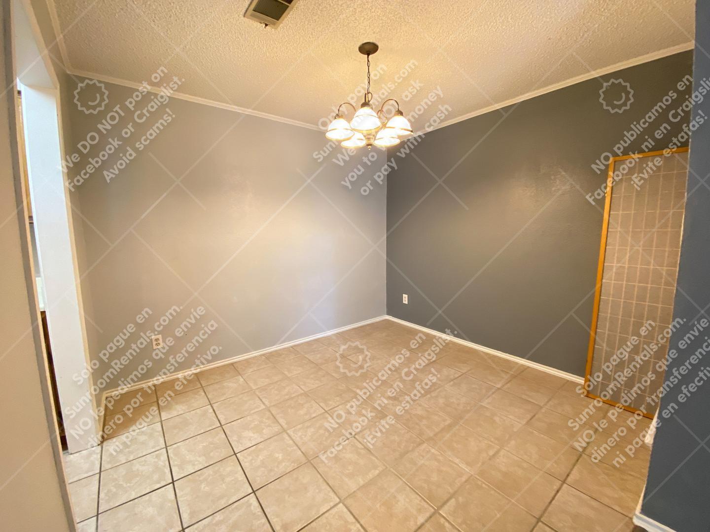 Building Photo - 1202 Thorpe Ln