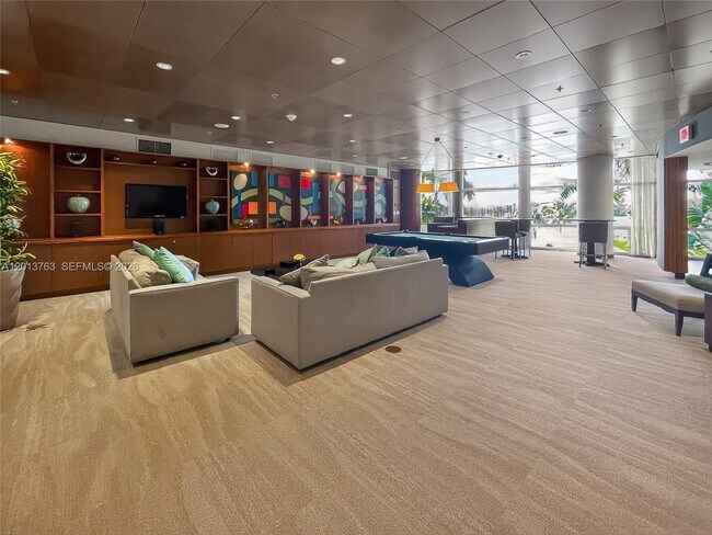 Building Photo - 2681 N Flamingo Rd