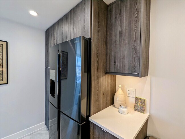 Building Photo - 888 Intracoastal Dr