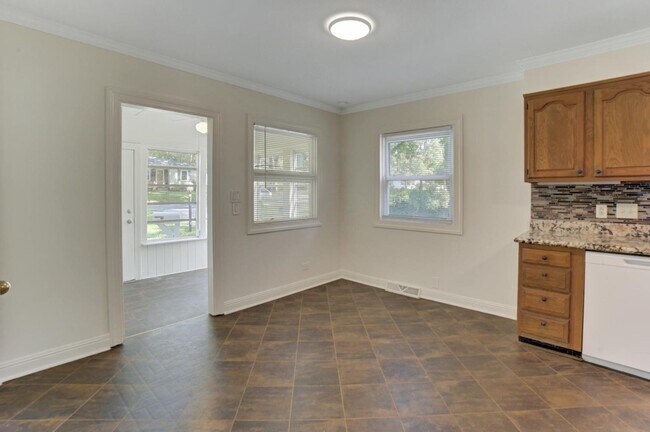 Building Photo - 121 Marshdale Ave SW