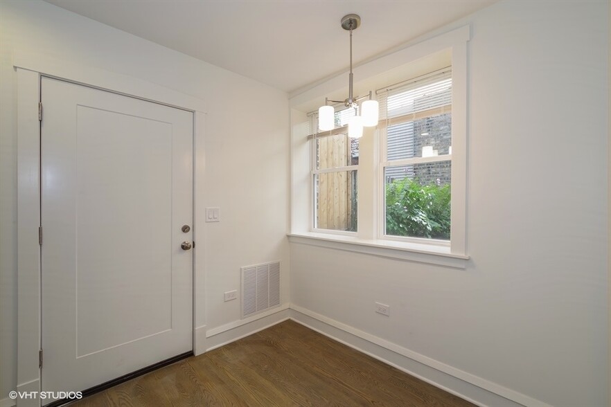 Dining Nook - 1324 Dewey Ave