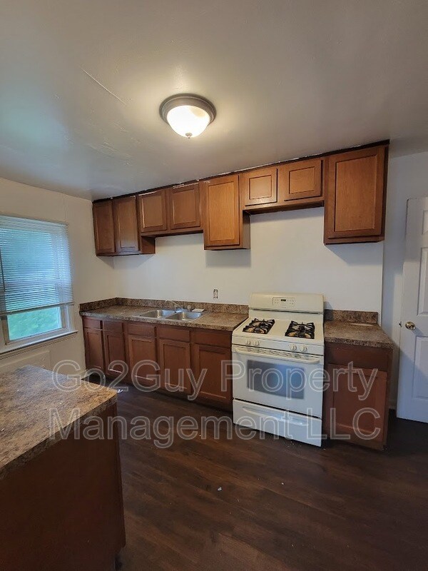 Building Photo - 2107 Ewald Cir