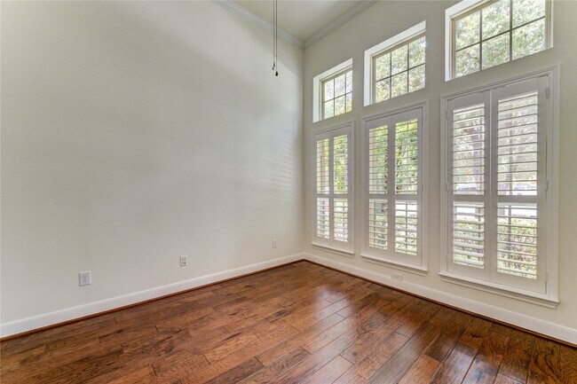 Building Photo - 1335 Altavilla Ln