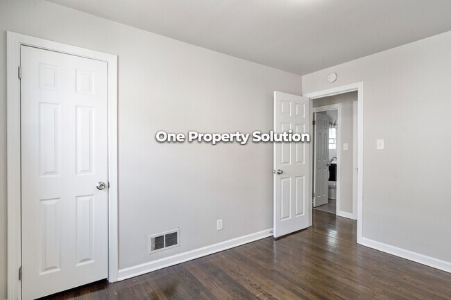 Building Photo - 5043 Washington St