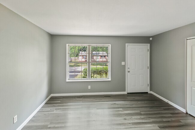 Building Photo - 164 Galewood Dr