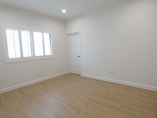 Building Photo - 5346 Lexington Ave