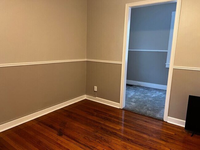 Building Photo - 2 Bedroom with All Utilities included Close to ISU