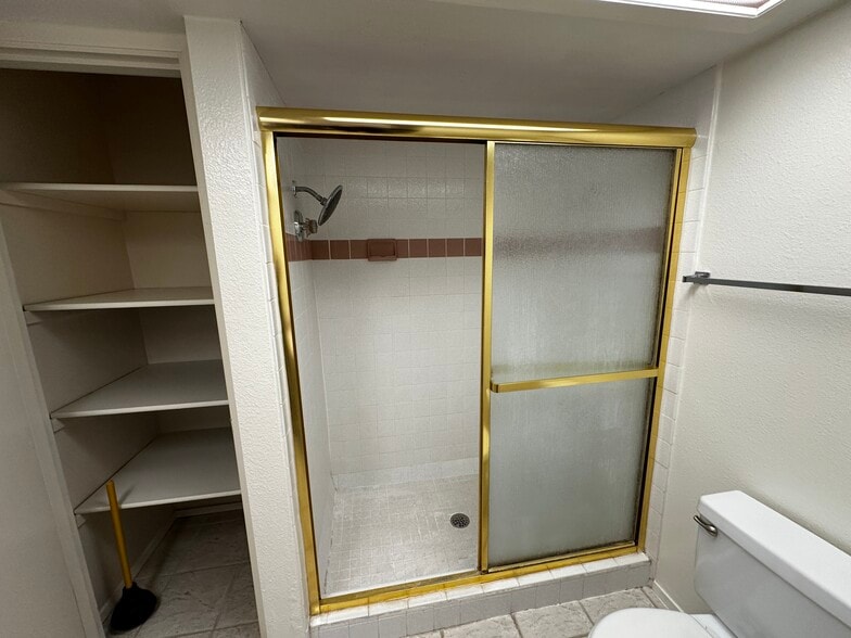 Building Photo - 515 16th Ave SE