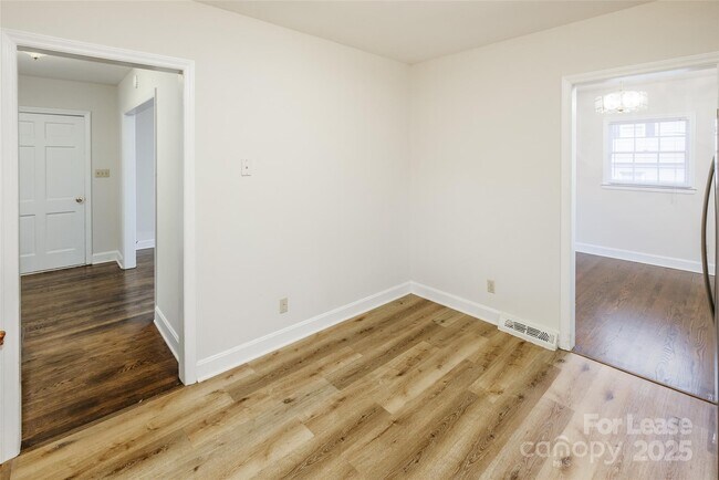 Building Photo - 7029 Yorktowne Dr