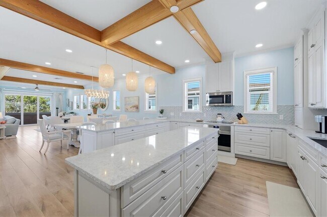 Building Photo - 113 Aqua Ln