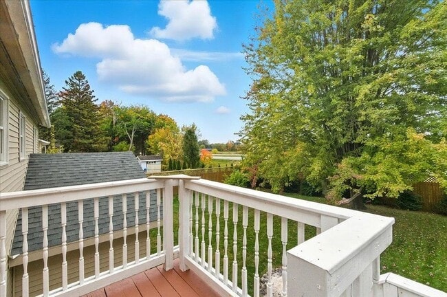 Building Photo - Beautifully Maintained Single-Family Home With Flexible, Multi-Area Layout