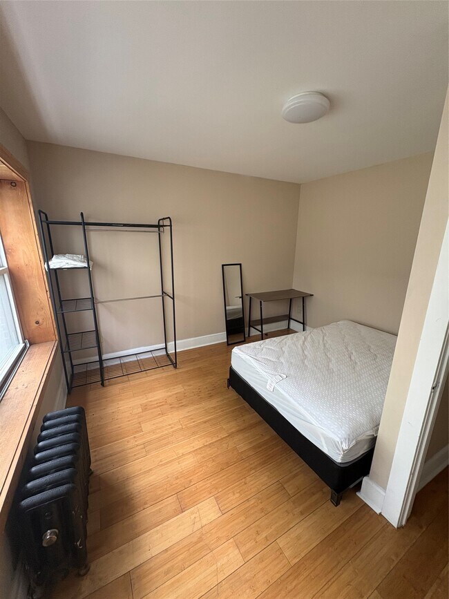 Building Photo - 198 Court St