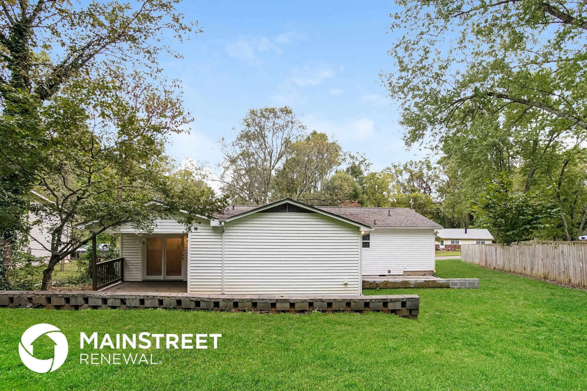 Building Photo - 1049 Roswell Rd