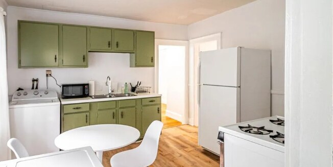 Building Photo - 122 Hillside St