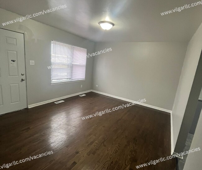 Building Photo - 3 Large Bedrooms • 1 Bathroom home in Gary, IN