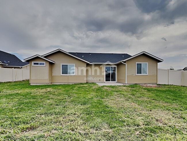 Building Photo - 1765 N Buffalo Bill Ave