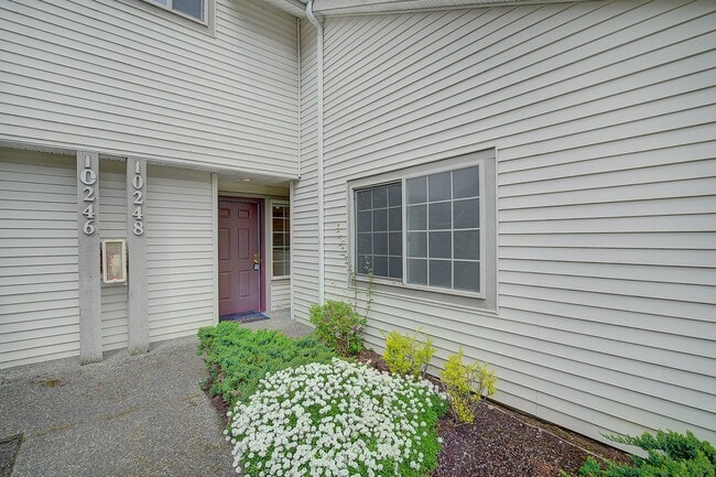 Building Photo - 2bd/2.5ba Kirkland Townhome