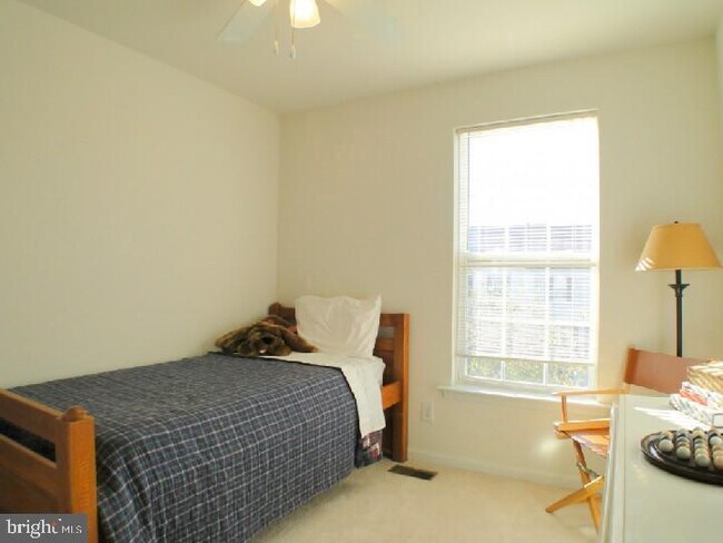 Building Photo - 1914 Cavalier Ln