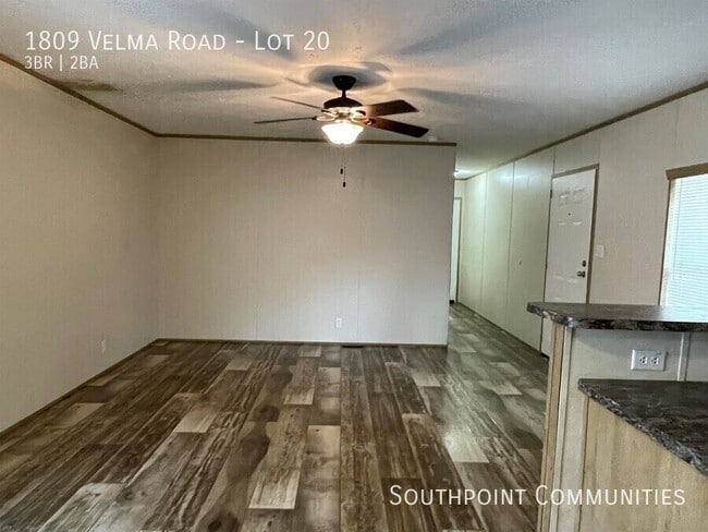 Building Photo - 1809 Velma Rd