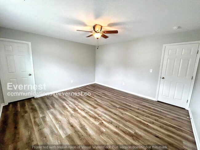 Building Photo - 3 Bed/2.5 Bath Home with Garage / Pet-Friendly / Coming Soon!