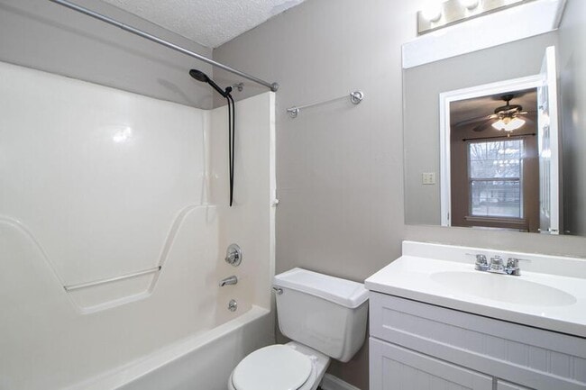 Building Photo - 131 Lillian Dr