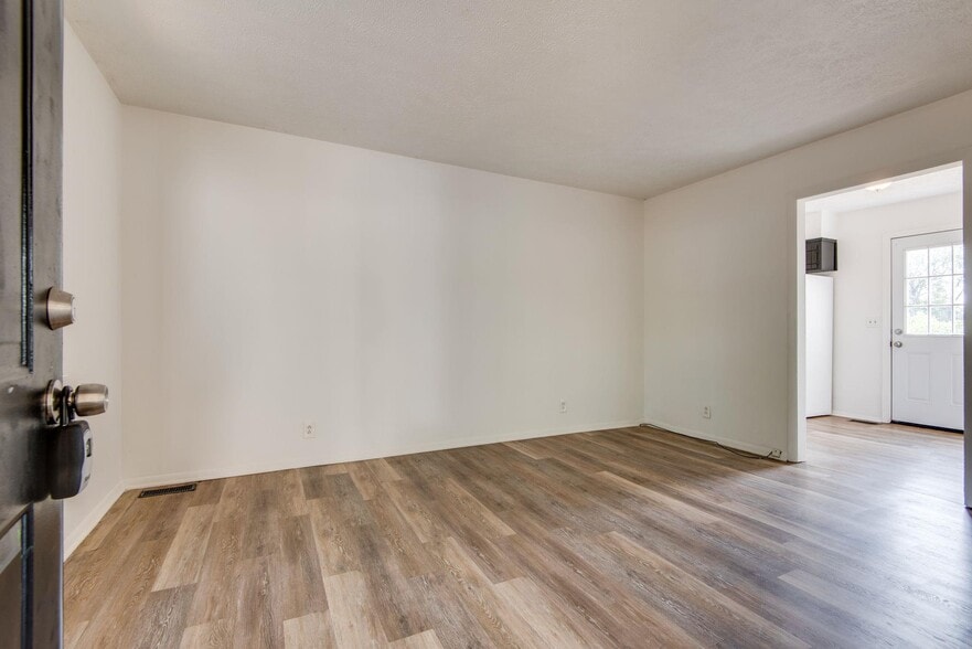 Building Photo - 836 Miller Estates Rd