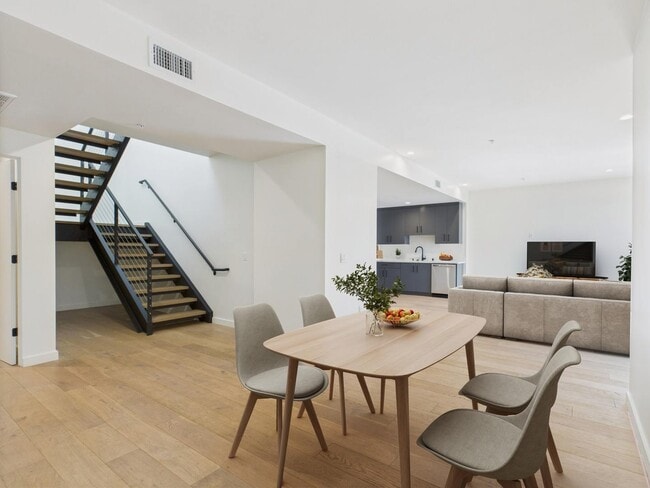 Building Photo - Vica Silver Lake