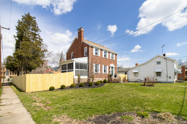 Building Photo - 6102 Sierra St