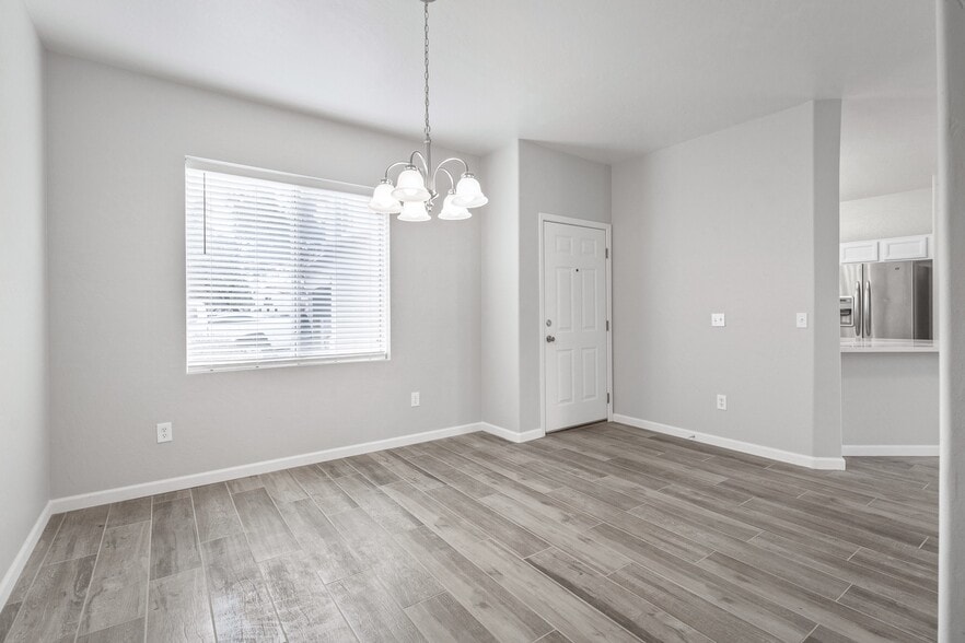 Dining Room - 664 E Mariposa Pl