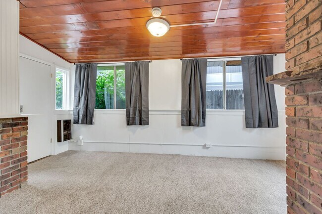 Building Photo - Boulder Ranch Style Home Available Now