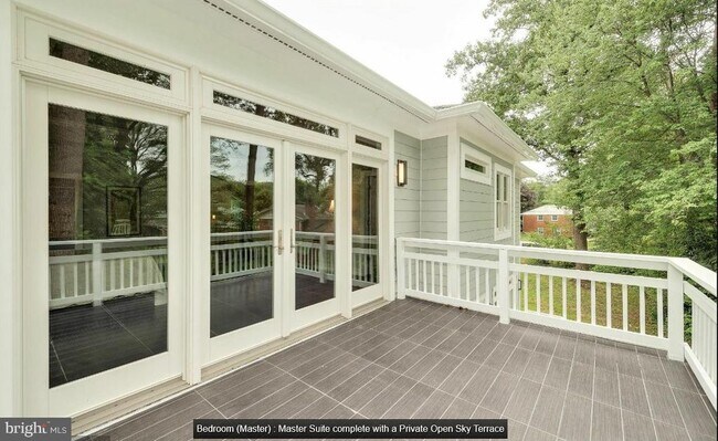 Building Photo - 9814 Fernwood Rd