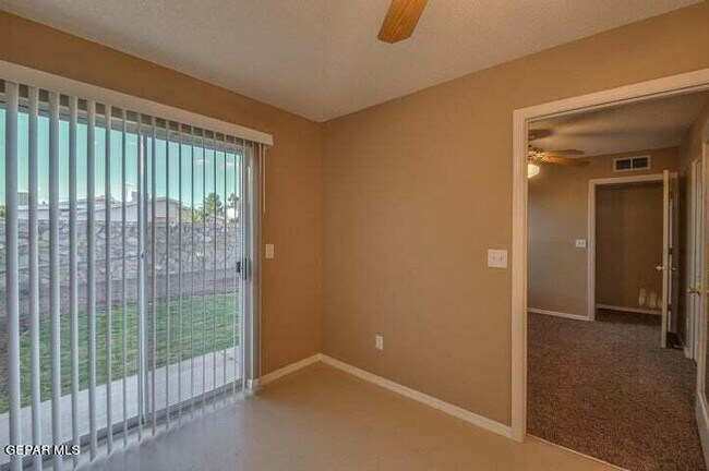 Building Photo - 6243 Oryx Cir