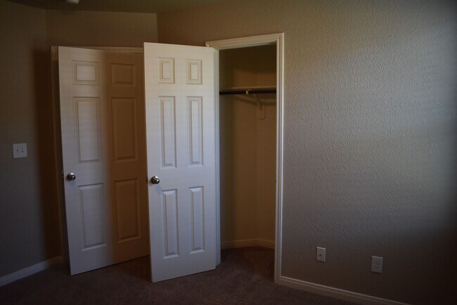 Building Photo - 105 Stone Canyon Ct