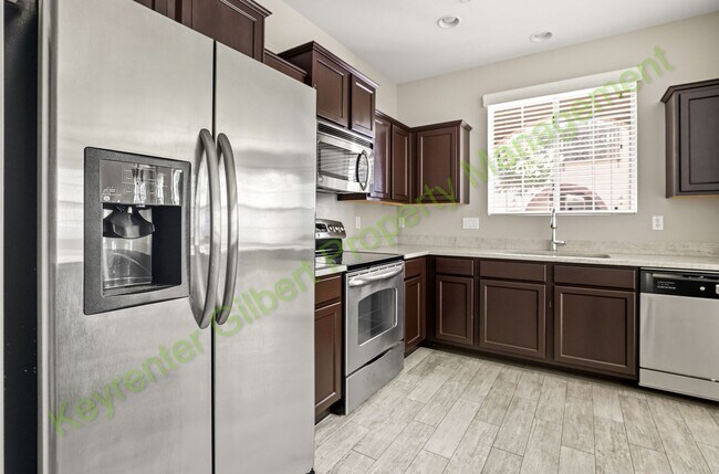 Building Photo - 3 bed/2.5 bath Condo in Gilbert’s Lofts in...