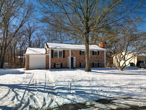 Building Photo - 2815 Burrwood Dr