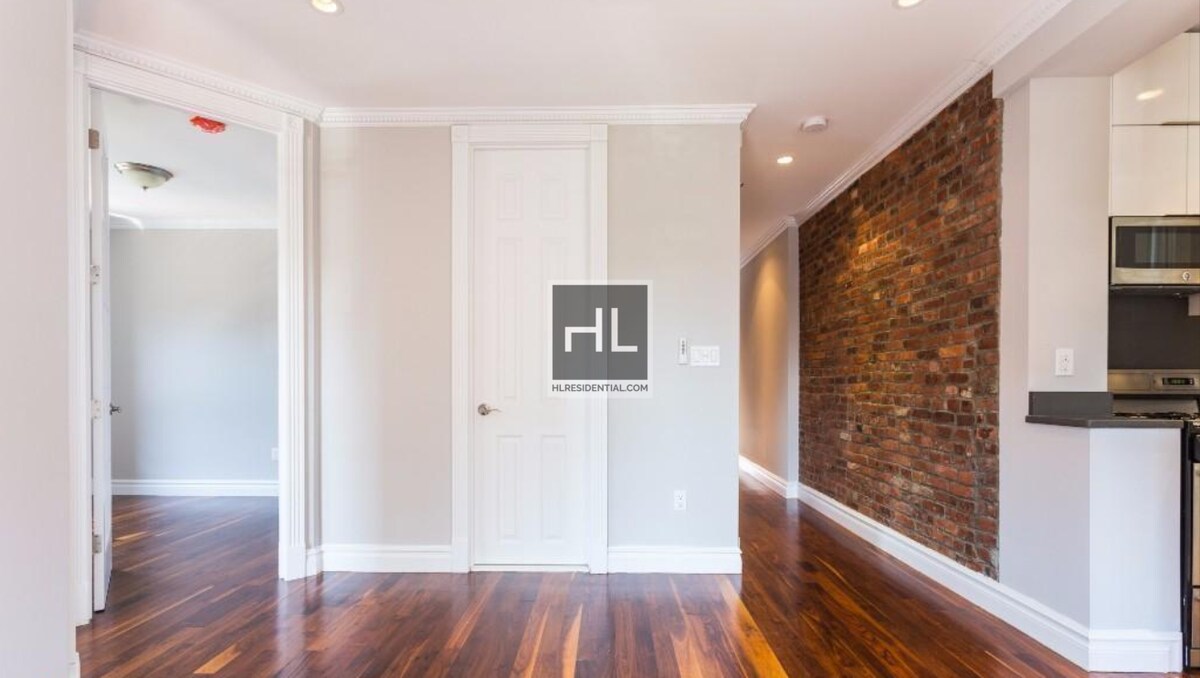 Building Photo - LEXINGTON AVE.