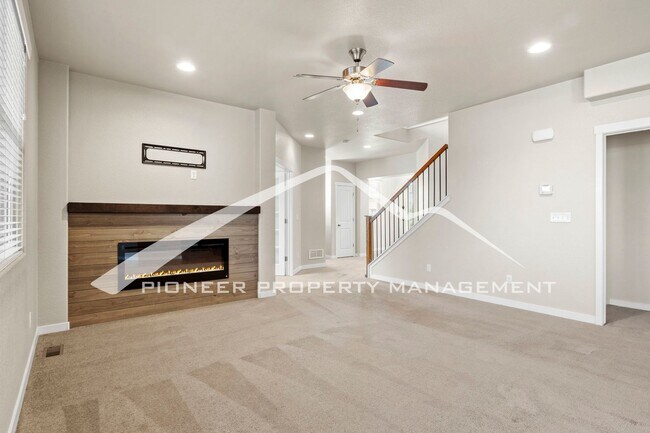 Building Photo - Beautiful 4-Bedroom Home with Mountain Vie...