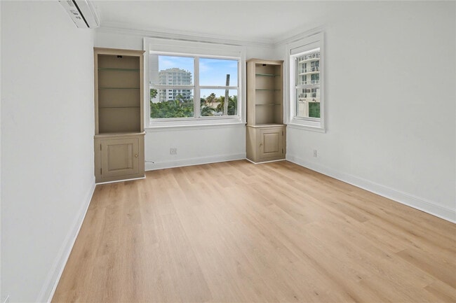 Building Photo - 3000 Riomar St