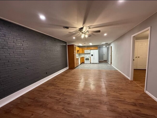 Building Photo - Downtown Maroa! 3 bed, 1.5 bath