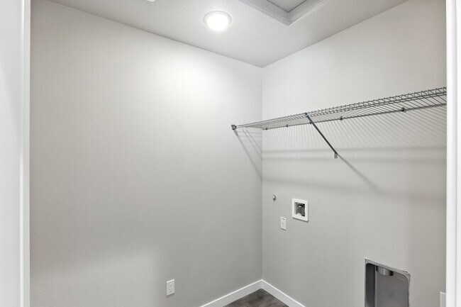 Building Photo - Brand New Townhome in Pleasant Valley Vill...