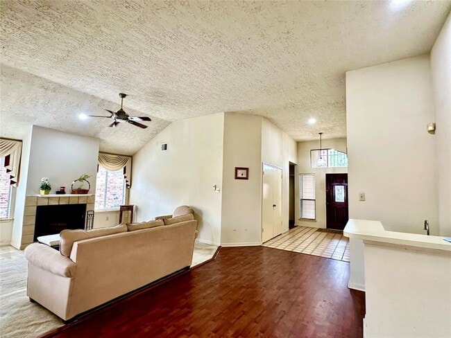 Building Photo - 7818 Chinon Cir