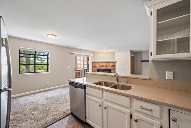 Building Photo - 701 Canyon Dr